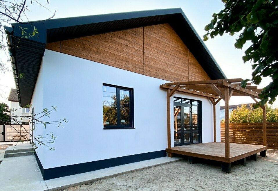 Дом из газобетона с шатровой крышей Одноэтажный дом с двускатной крышей